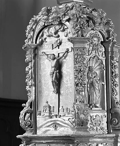 Dais d'exposition : côté droit. © Yves Sancey / Région Bourgogne-Franche-Comté, Inventaire du patrimoine - 1980