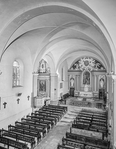 Intérieur : la nef et le choeur vus de trois quarts gauche. © Yves Sancey / Région Bourgogne-Franche-Comté, Inventaire du patrimoine - 1980