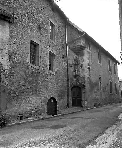 Façade antérieure vue de trois quarts gauche. © Yves Sancey / Région Bourgogne-Franche-Comté, Inventaire du patrimoine - 1980
