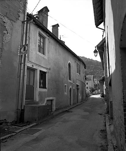 Façade antérieure vue de trois quarts gauche. © Yves Sancey / Région Bourgogne-Franche-Comté, Inventaire du patrimoine - 1980