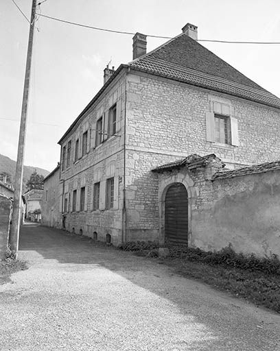 Façade sur la rue Saint-Antoine. © Yves Sancey / Région Bourgogne-Franche-Comté, Inventaire du patrimoine - 1980