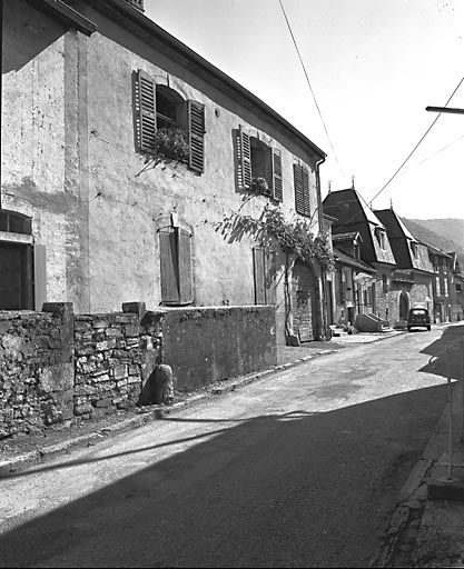 Façade antérieure vue de trois quarts gauche. © Yves Sancey / Région Bourgogne-Franche-Comté, Inventaire du patrimoine - 1980