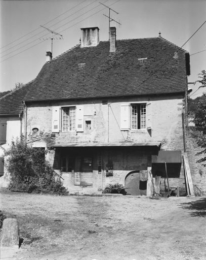 Façade antérieure. © Dominique Dominguez / Région Bourgogne-Franche-Comté, Inventaire du patrimoine - 1980