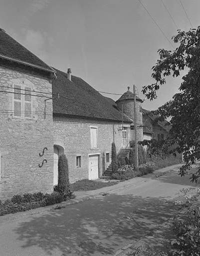 Façade sur rue, partie gauche. © Dominique Dominguez / Région Bourgogne-Franche-Comté, Inventaire du patrimoine - 1980