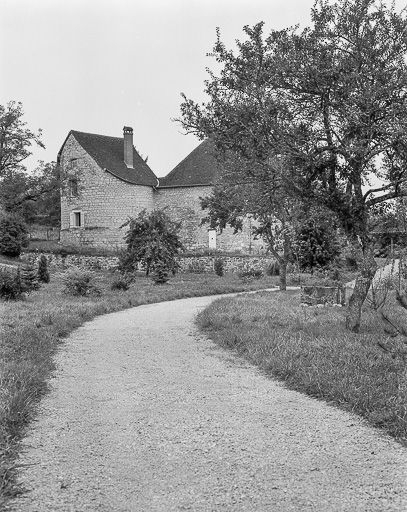 Vestiges de tour. © Dominique Dominguez / Région Bourgogne-Franche-Comté, Inventaire du patrimoine - 1980