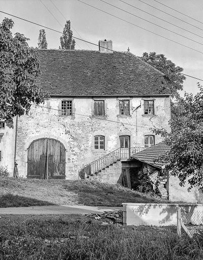 Façade antérieure. © Dominique Dominguez / Région Bourgogne-Franche-Comté, Inventaire du patrimoine - 1980