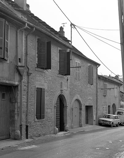 Façade antérieure vue de trois quarts gauche. © Dominique Dominguez / Région Bourgogne-Franche-Comté, Inventaire du patrimoine - 1980