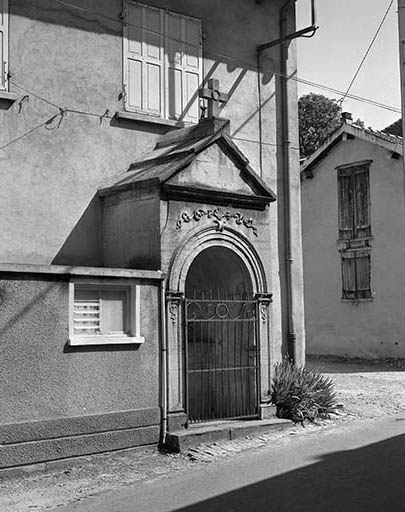 Vue générale de trois quarts gauche. © Dominique Dominguez / Région Bourgogne-Franche-Comté, Inventaire du patrimoine - 1980