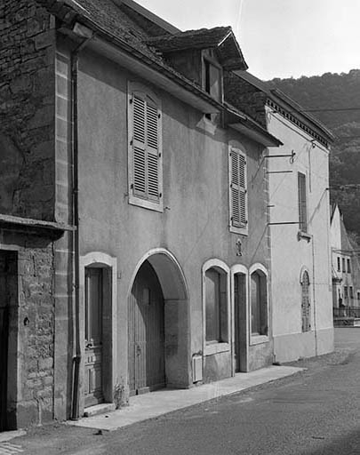 Façade antérieure vue de trois quarts gauche. © Dominique Dominguez / Région Bourgogne-Franche-Comté, Inventaire du patrimoine - 1980