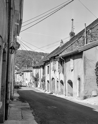 Maisons de la rue Haute : façades sur rue. © Dominique Dominguez / Région Bourgogne-Franche-Comté, Inventaire du patrimoine - 1980