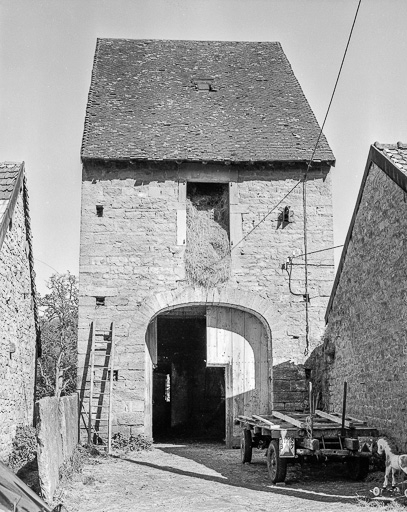 Ferme cadastrée AI 74 : grange. © Dominique Dominguez / Région Bourgogne-Franche-Comté, Inventaire du patrimoine - 1980