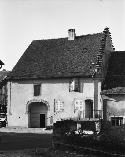 Façade antérieure vue de face. © Dominique Dominguez / Région Bourgogne-Franche-Comté, Inventaire du patrimoine - 1980