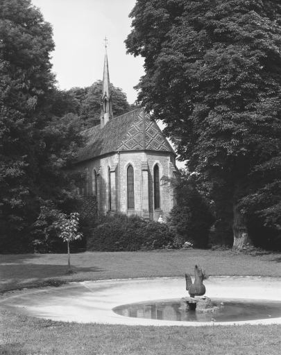 Abside de la chapelle en 1980.Vue depuis le parc au sud-est. © Dominique Dominguez / Région Bourgogne-Franche-Comté, Inventaire du patrimoine - 1980