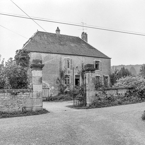Vue de la partie habitation. © Dominique Dominguez / Région Bourgogne-Franche-Comté, Inventaire du patrimoine - 1980
