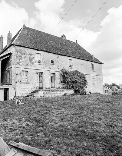 Partie habitation : façade antérieure. © Dominique Dominguez / Région Bourgogne-Franche-Comté, Inventaire du patrimoine - 1980