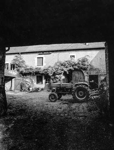 Façade sur cour. © Dominique Dominguez / Région Bourgogne-Franche-Comté, Inventaire du patrimoine - 1980