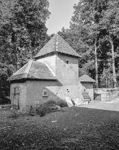 Le pigeonnier. © Dominique Dominguez / Région Bourgogne-Franche-Comté, Inventaire du patrimoine - 1980