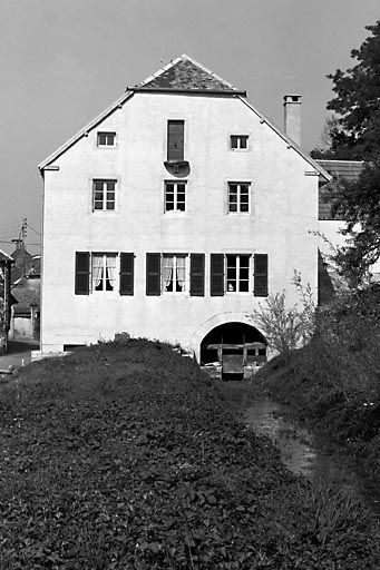 Façade latérale droite. © Dominique Dominguez / Région Bourgogne-Franche-Comté, Inventaire du patrimoine - 1980