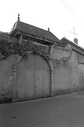 Portail d'entrée. © Dominique Dominguez / Région Bourgogne-Franche-Comté, Inventaire du patrimoine - 1980