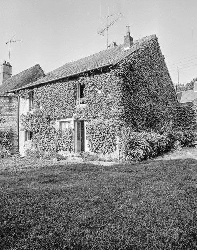 Habitation annexe, autrefois grange et écurie. © Dominique Dominguez / Région Bourgogne-Franche-Comté, Inventaire du patrimoine - 1980