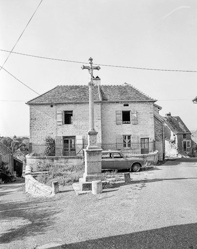 Façade antérieure. © Dominique Dominguez / Région Bourgogne-Franche-Comté, Inventaire du patrimoine - 1980