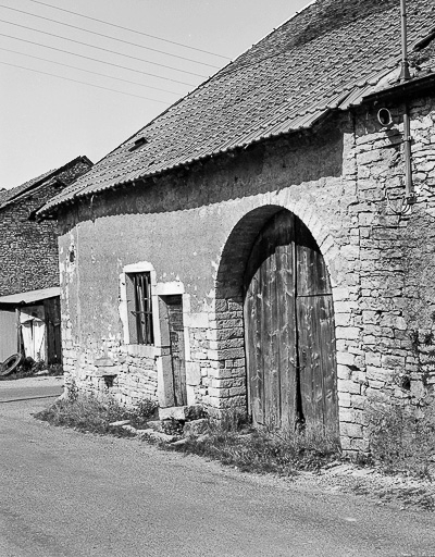 Façade antérieure. © Dominique Dominguez / Région Bourgogne-Franche-Comté, Inventaire du patrimoine - 1980 Façade antérieure. © Dominique Dominguez / Région Bourgogne-Franche-Comté, Inventaire du patrimoine - 1980