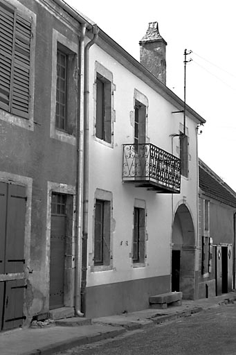 Façade antérieure. © Dominique Dominguez / Région Bourgogne-Franche-Comté, Inventaire du patrimoine - 1980