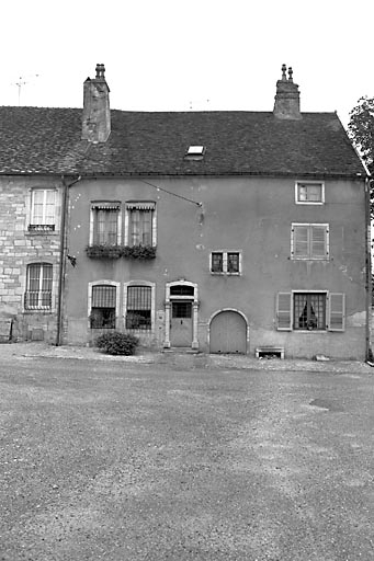Façade antérieure. © Dominique Dominguez / Région Bourgogne-Franche-Comté, Inventaire du patrimoine - 1980