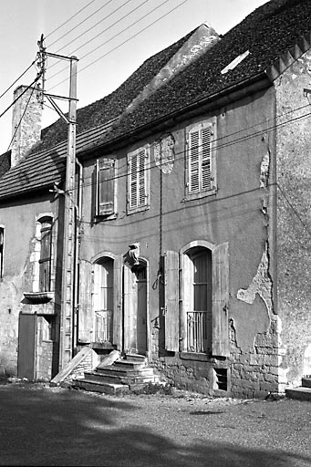 Façade antérieure. © Dominique Dominguez / Région Bourgogne-Franche-Comté, Inventaire du patrimoine - 1980