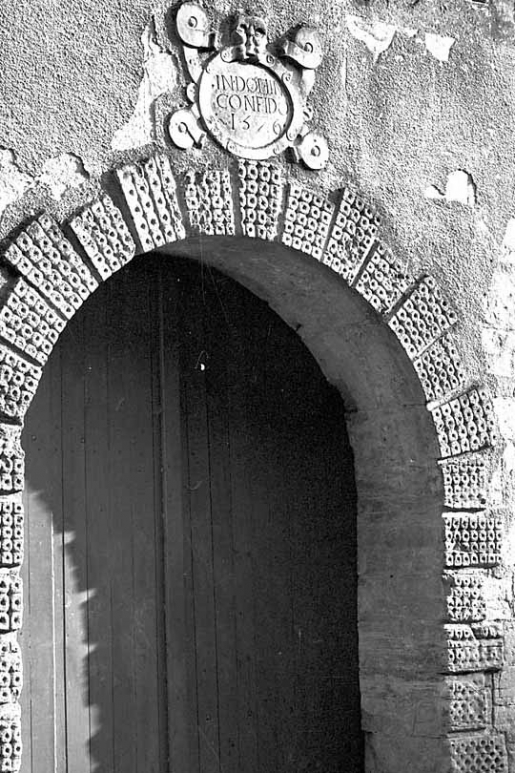 Vue du portail Renaissance en plein cintre. © Dominique Dominguez / Région Bourgogne-Franche-Comté, Inventaire du patrimoine - 1980