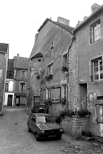 Façade latérale droite sur cour. © Dominique Dominguez / Région Bourgogne-Franche-Comté, Inventaire du patrimoine - 1980 Façade latérale droite sur cour. © Dominique Dominguez / Région Bourgogne-Franche-Comté, Inventaire du patrimoine - 1980
