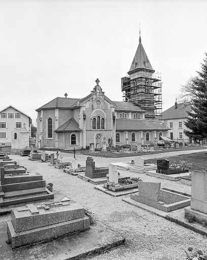 Vue d'ensemble depuis le cimetière. © Yves Sancey / Région Bourgogne-Franche-Comté, Inventaire du patrimoine - 1981