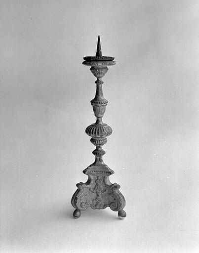Vue d'un chandelier d'autel. © Yves Sancey / Région Bourgogne-Franche-Comté, Inventaire du patrimoine - 1981