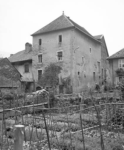 Façade antérieure et face latérale droite. © Yves Sancey / Région Bourgogne-Franche-Comté, Inventaire du patrimoine - 1981
