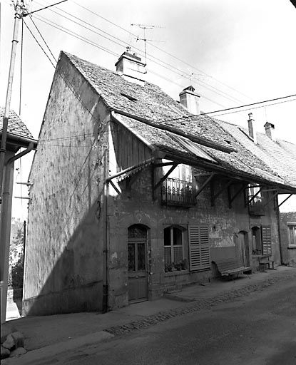 Façade antérieure et face latérale gauche. © Yves Sancey / Région Bourgogne-Franche-Comté, Inventaire du patrimoine - 1981