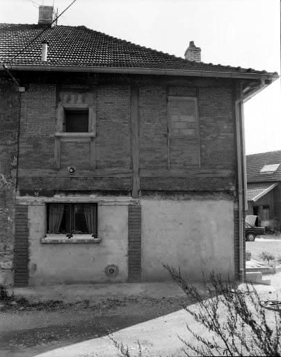 Cité ouvrière dite du Magasin. Extrémité de la façade nord. © Yves Sancey / Région Bourgogne-Franche-Comté, Inventaire du patrimoine - 1981