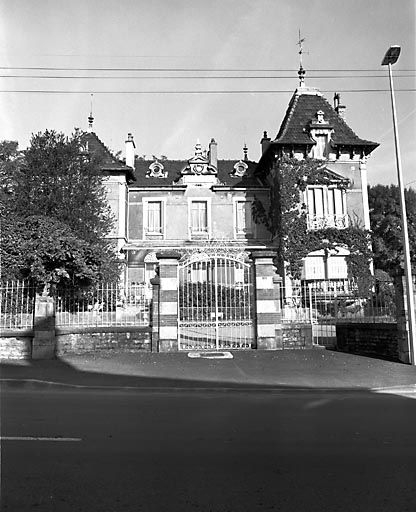 Façade antérieure. © Yves Sancey / Région Bourgogne-Franche-Comté, Inventaire du patrimoine - 1981