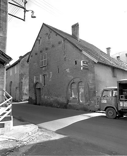 Façade antérieure de trois quarts droit. © Yves Sancey / Région Bourgogne-Franche-Comté, Inventaire du patrimoine - 1981
