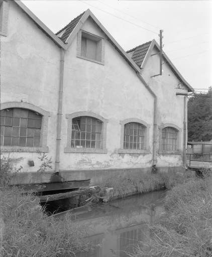 Bief de dérivation sous l'atelier des pompes en 1981. © Yves Sancey / Région Bourgogne-Franche-Comté, Inventaire du patrimoine - 1981