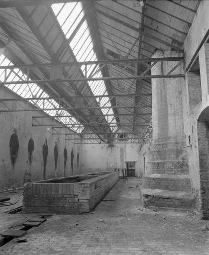 Intérieur de l'atelier de polissage en 1981. © Yves Sancey / Région Bourgogne-Franche-Comté, Inventaire du patrimoine - 1981