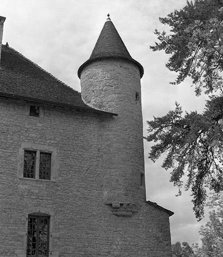 Vue générale de la tourelle de l'angle nord-est © Yves Sancey / Région Bourgogne-Franche-Comté, Inventaire du patrimoine - 1981