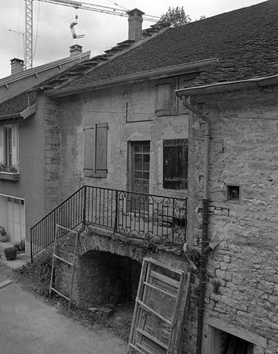 Façade antérieure vue de trois quarts en 1981. © Yves Sancey / Région Bourgogne-Franche-Comté, Inventaire du patrimoine - 1981
