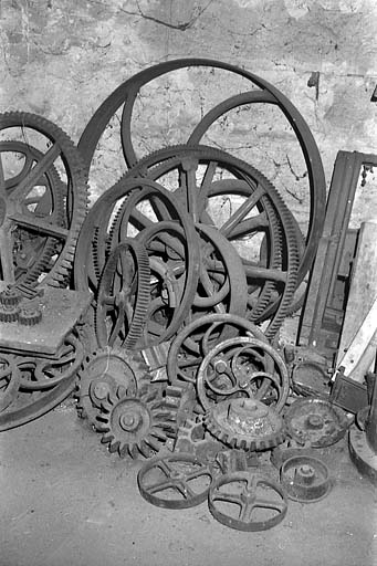 Engrenages, roues dentées et volants d'inertie. © Dominique Dominguez / Région Bourgogne-Franche-Comté, Inventaire du patrimoine - 1981
