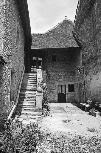 L'habitation au fond de la cour. © Bernard Lardière / Région Bourgogne-Franche-Comté, Inventaire du patrimoine - 1981