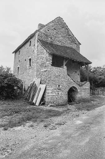 Vue de trois quarts gauche. © Bernard Lardière / Région Bourgogne-Franche-Comté, Inventaire du patrimoine - 1981