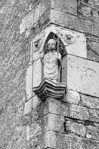 Détail : statue évêque. © Bernard Lardière / Région Bourgogne-Franche-Comté, Inventaire du patrimoine - 1981