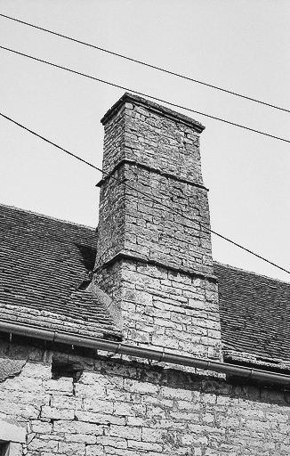 Détail : cheminée. © Bernard Lardière / Région Bourgogne-Franche-Comté, Inventaire du patrimoine - 1981