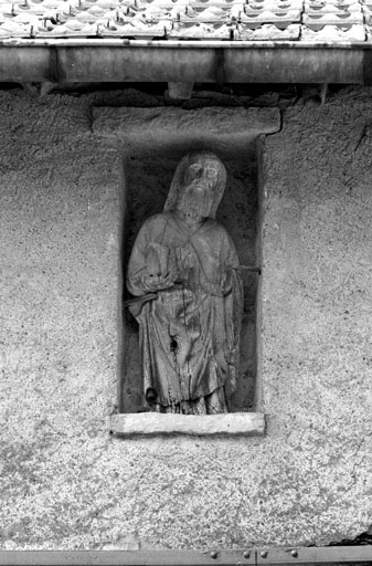 Ferme cadastrée 1980 B 479 : statue dans une niche. © Bernard Lardière / Région Bourgogne-Franche-Comté, Inventaire du patrimoine - 1981