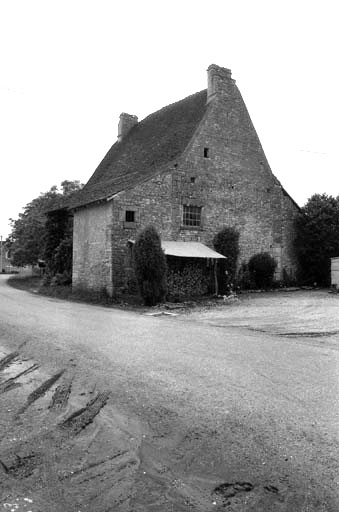Façade latérale droite. © Bernard Lardière / Région Bourgogne-Franche-Comté, Inventaire du patrimoine - 1981