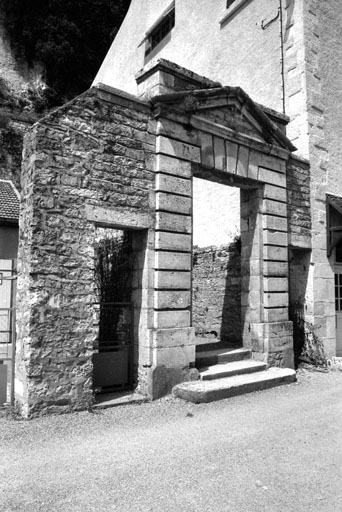 Sortie rue de la Roche. © Bernard Lardière / Région Bourgogne-Franche-Comté, Inventaire du patrimoine - 1981